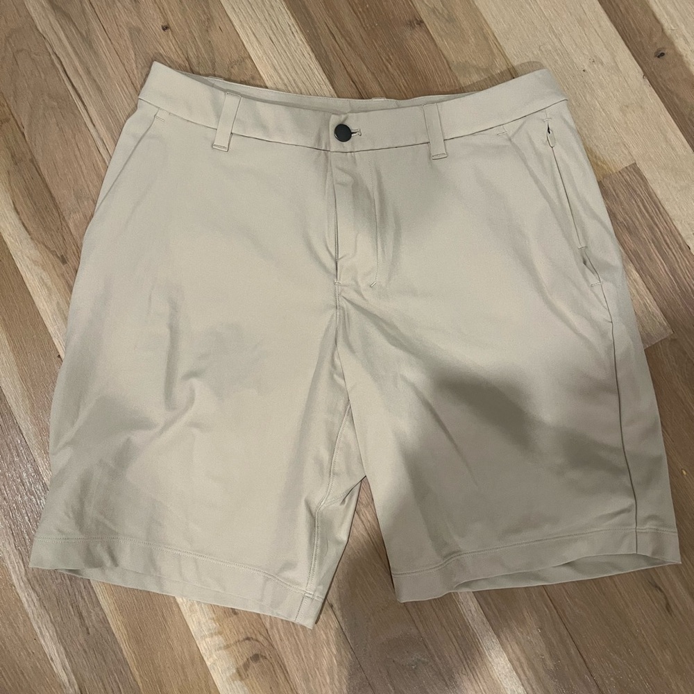 Lululemon Men’s 
ABC Classic-Fit Short 9" *Warpstreme Khaki Size 32